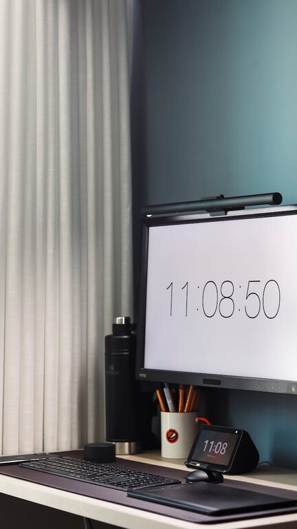 Jak efektywnie organizować przestrzeń roboczą w domu, aby zwiększyć produktywność i komfort pracy